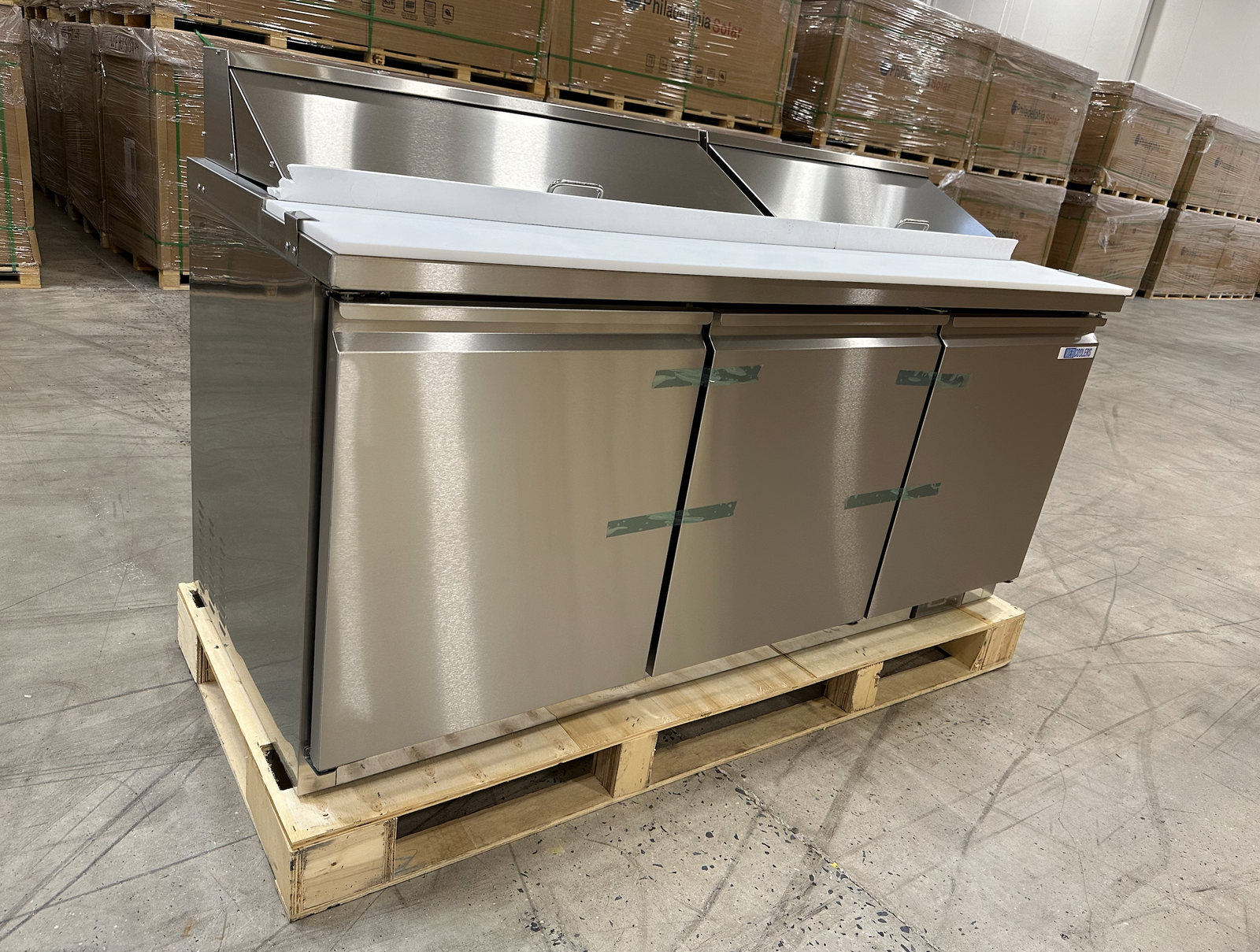 Commercial refrigerator