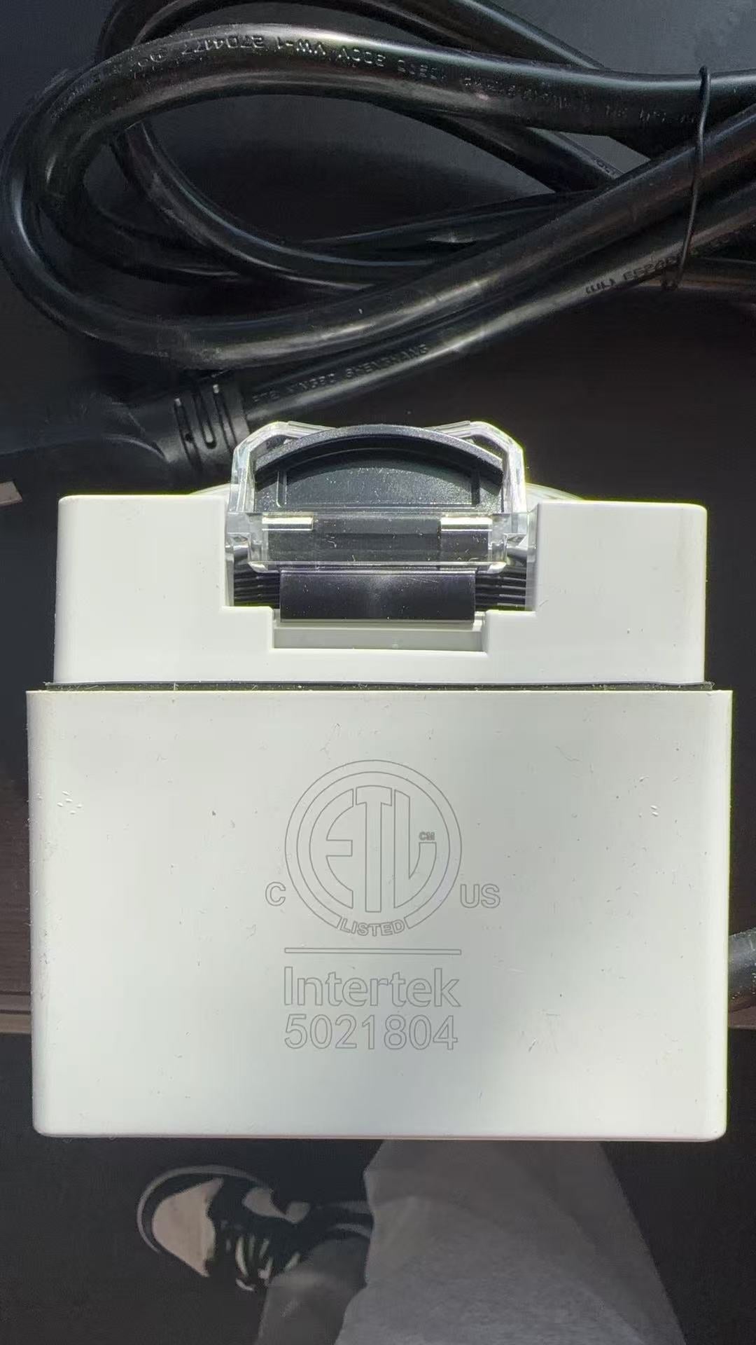 Heavy-duty 110V 30A adapter cord converting 5-30R socket to 5-15P household plug.