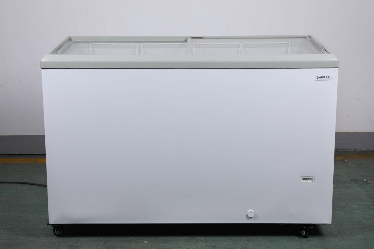 NAFCOOL FDF16CF 16 cubic foot horizontal freezer with white finish