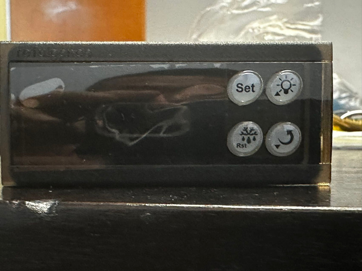 Front display of Elitech ECS-180(A) temperature controller with LED screen and buttons