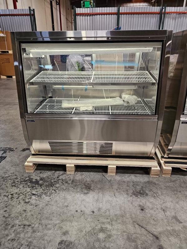 MT-60S meat display case featuring tempered glass and bright LED interior lighting.
