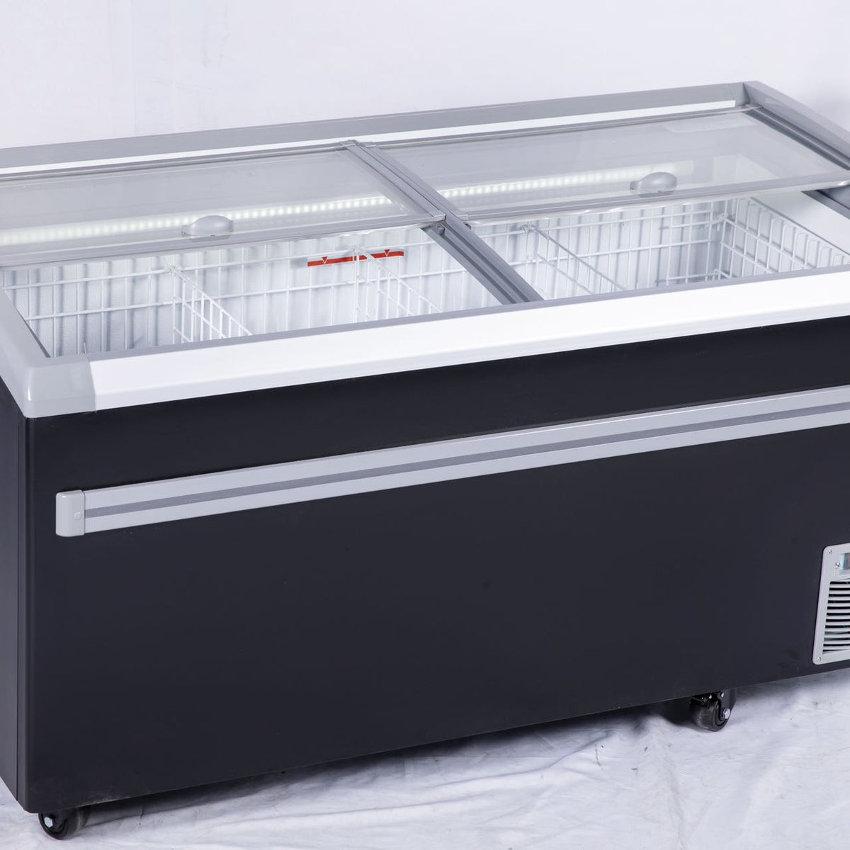 Elevate Your Frozen Merchandising Game with the NAFCOOL™ 68" Glass Top
