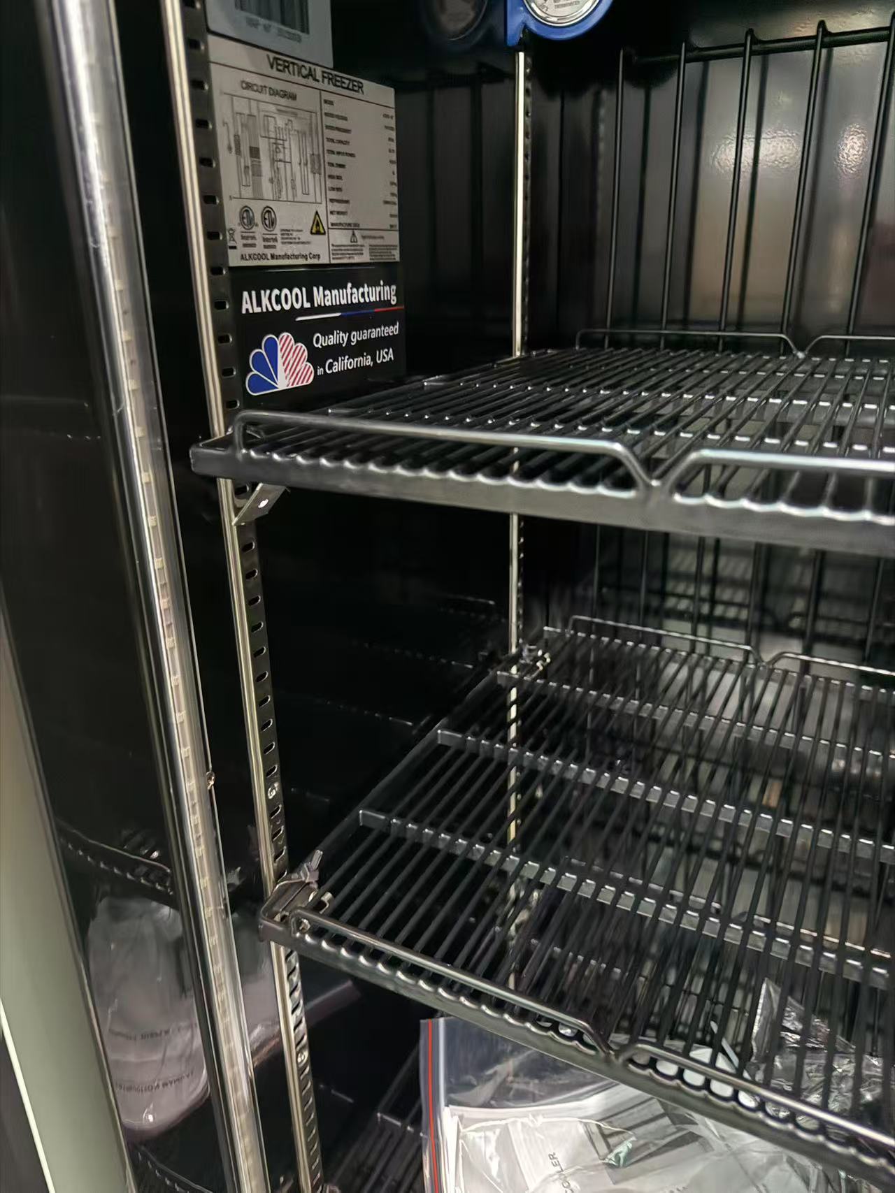 Tall glass door freezer with ventilation cooling and eco-friendly refrigerant