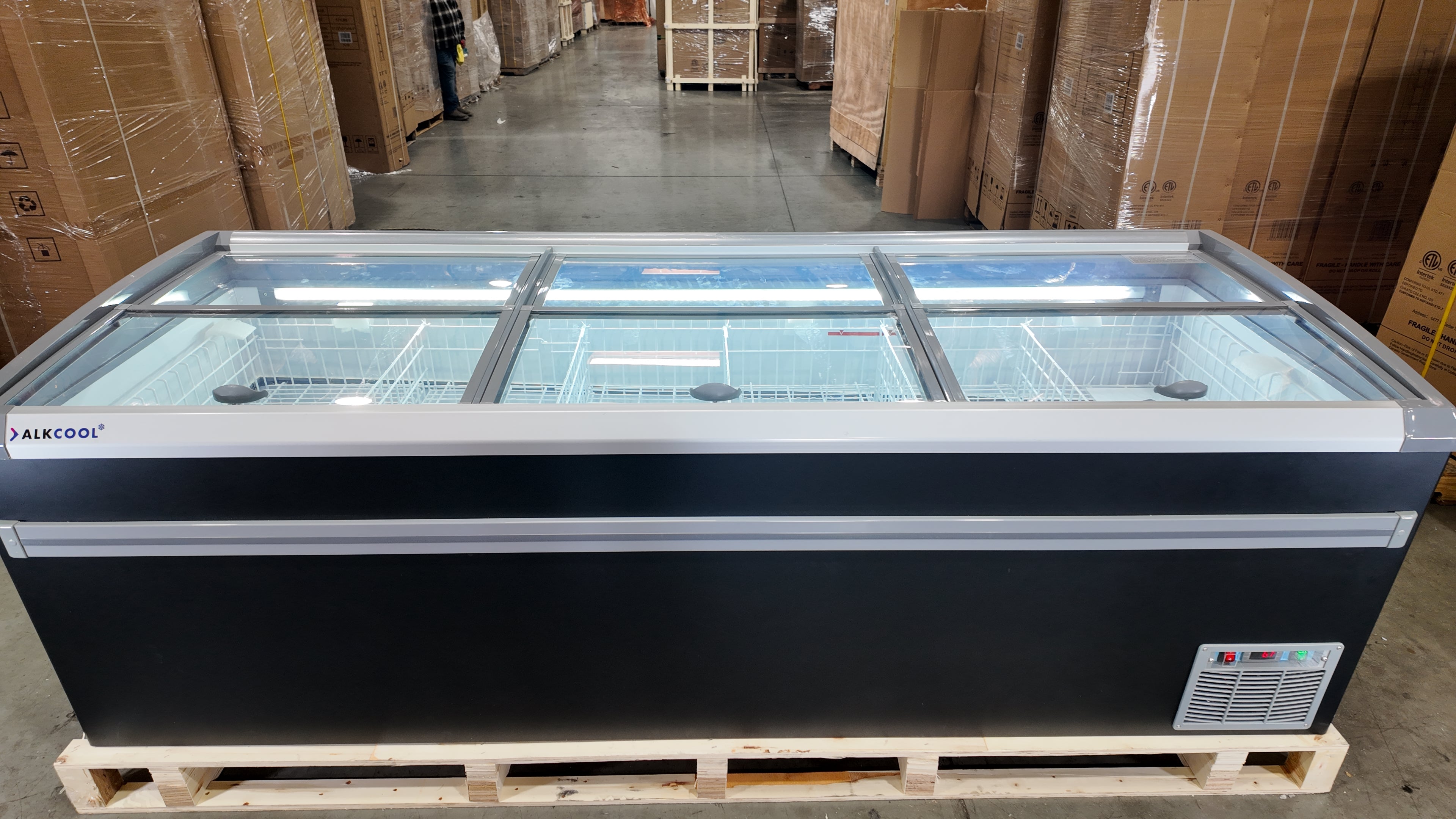 8.4ft Wide Supermarket Sliding Glass Top Display Island Freezer Model IHF D2509PB for Frozen Meat Frozen Pizza Icecream and Ice Bag 3 Year Labor