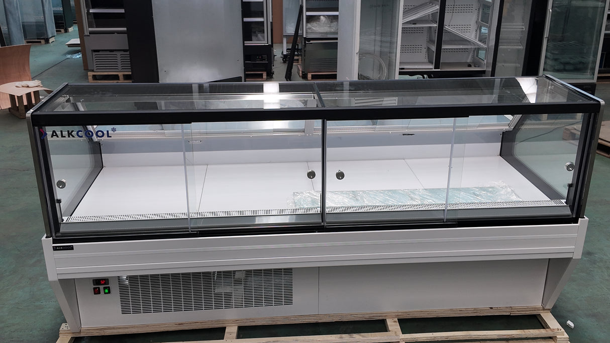  Energy-efficient refrigerated display unit with powerful Secop compressor.